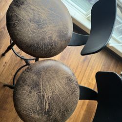  Bar Stools 