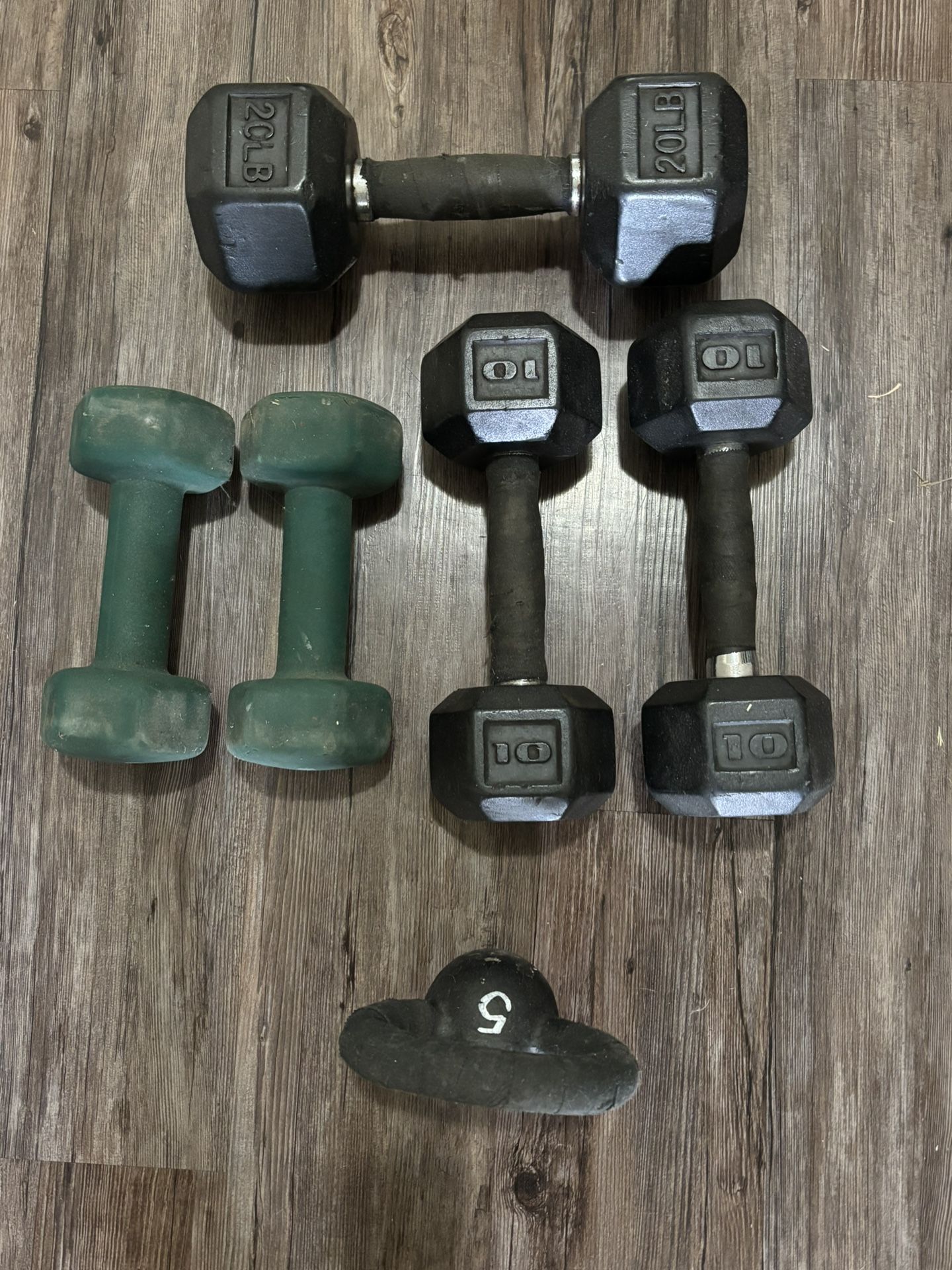 Dumbbell Weights And 1 5lb Kettle Bell 2x8, 2x10 And 1x20lb $30 Firm