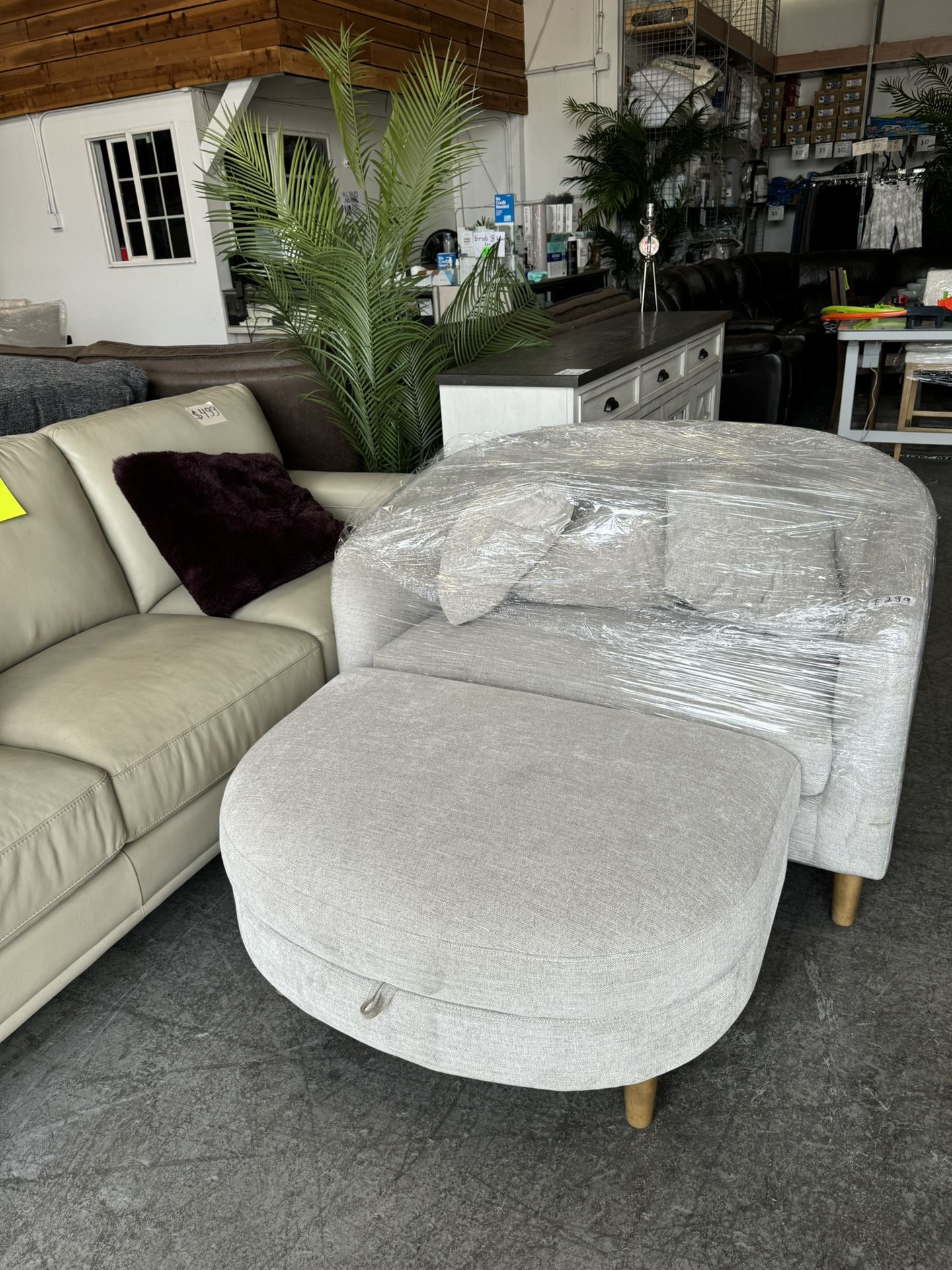 Thomasville Oversized Living Room Chair With Storage Ottoman