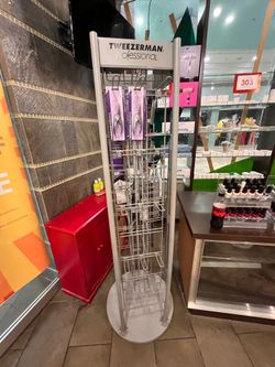 Tweezermen display