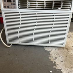 18000 BTU In-Wall/Window AC unit. Doesn’t Blow Cold Air