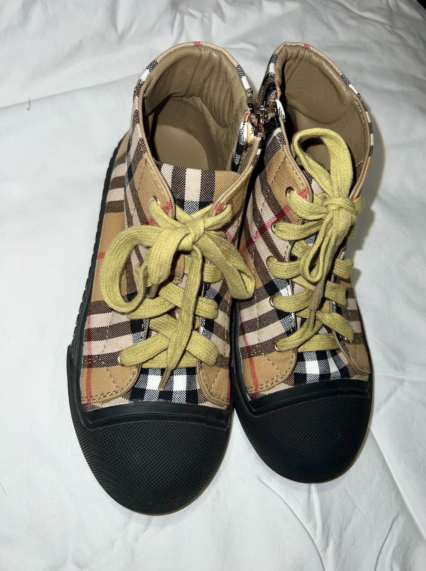 Boys Burberry Shoes Size 33 