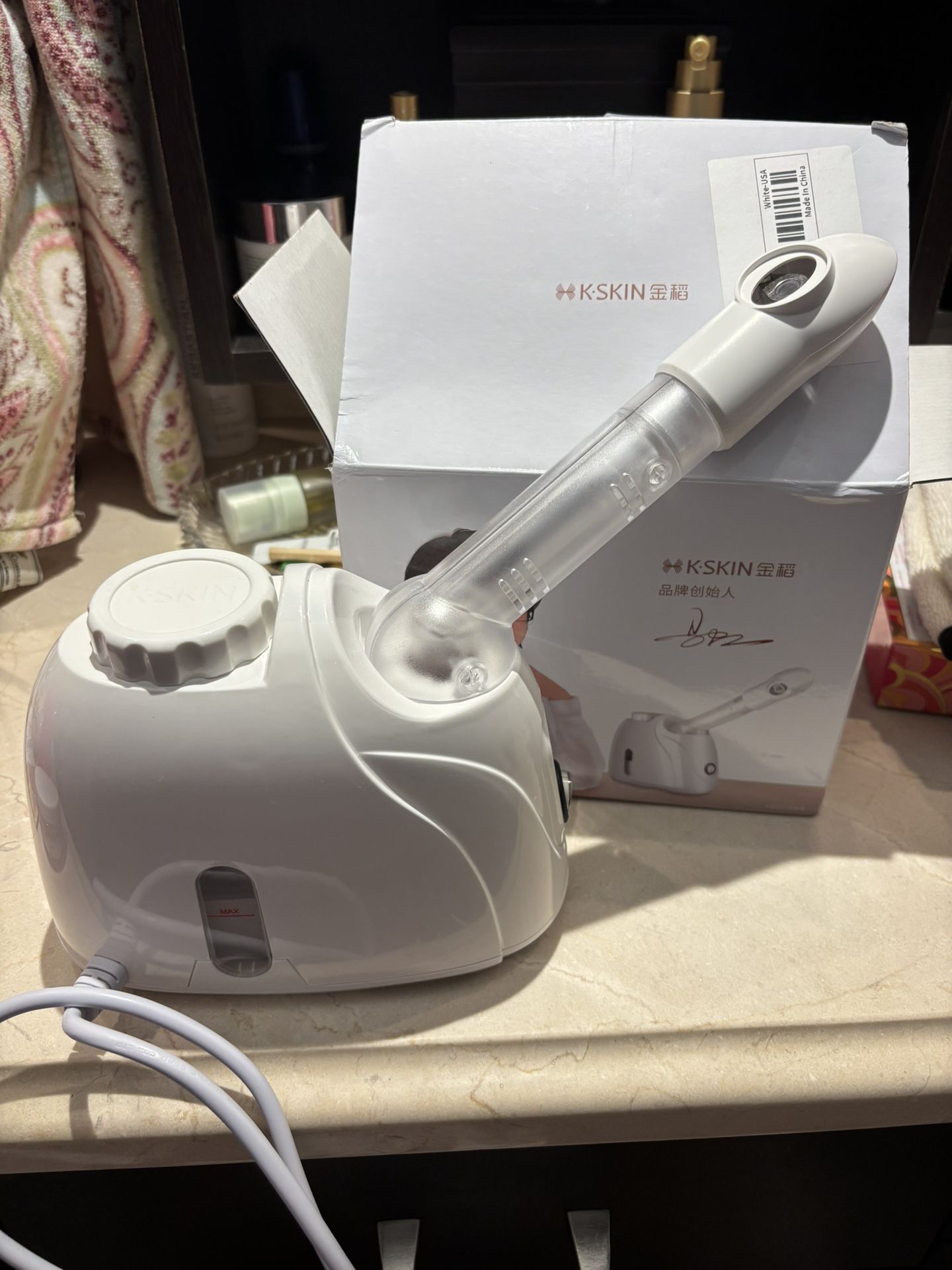 Facial Steamer With A 360’ Rotatable Sprayer