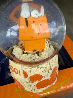 Snoopy Halloween music globe