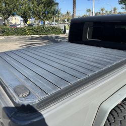 Jeep Gladiator bed cover