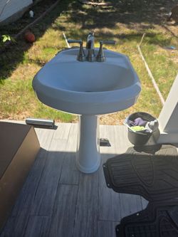 Pedastool sink