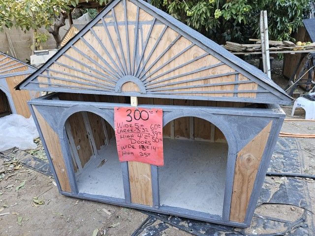 Large Dog House (Ready)