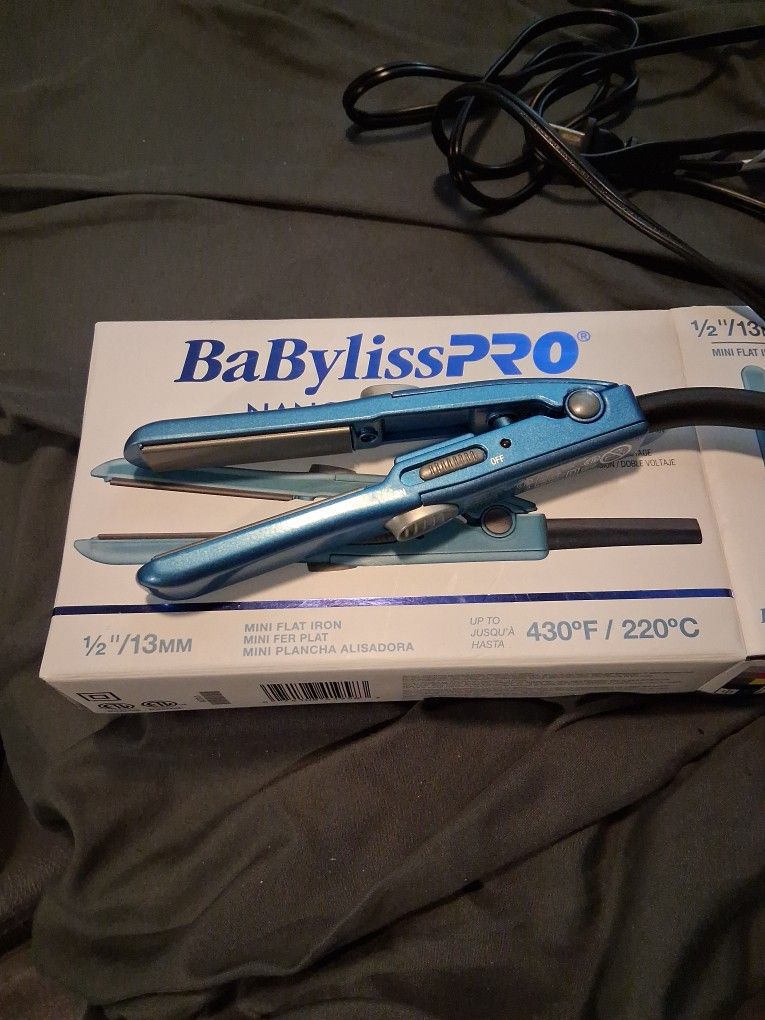 BaByliss PRO Nano Titanium Mini Flat Iron