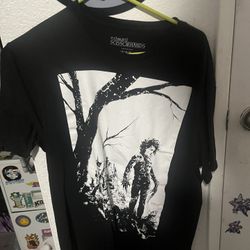 Edward Sizzor hands Shirt