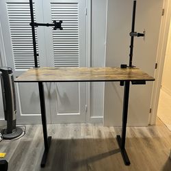 ErGeR Adjustable Standing Desk + 2 Wali Monitor Arms