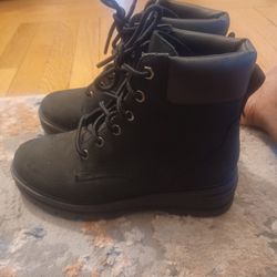 Women's Timberland Boots Size 7 1/2