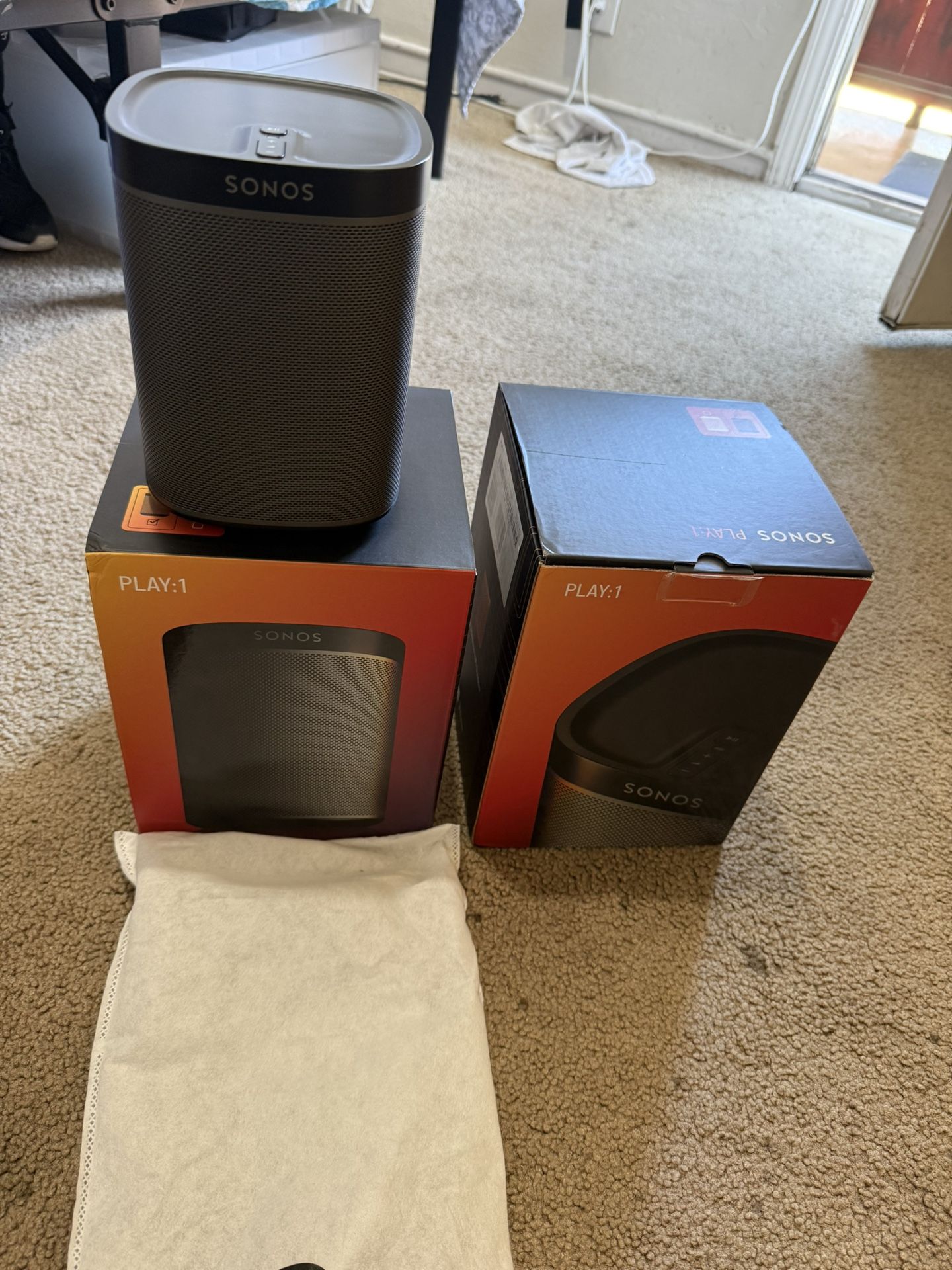 2 Sonos Model Play 1