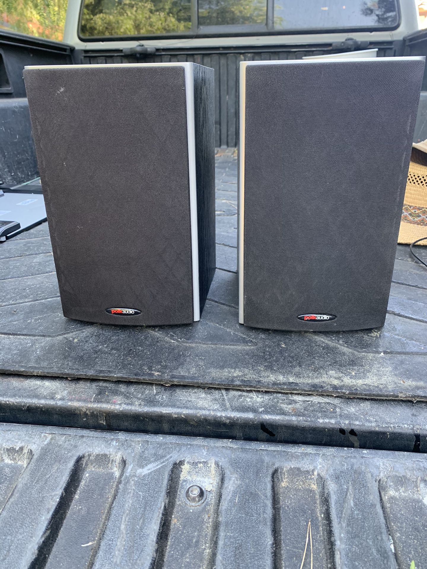 Polk Audio M10 Bookshelf Speakers great condition