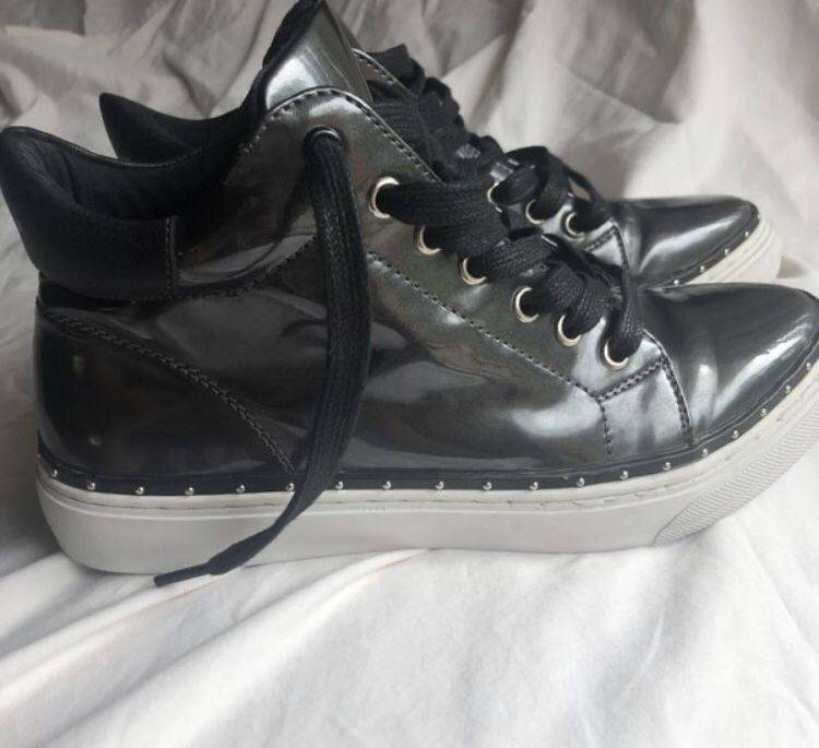 Women’s Leather Shoe: Size 7