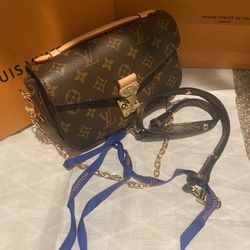 Louis Vuitton Métis Bag