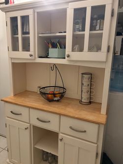 Pantry cabinet