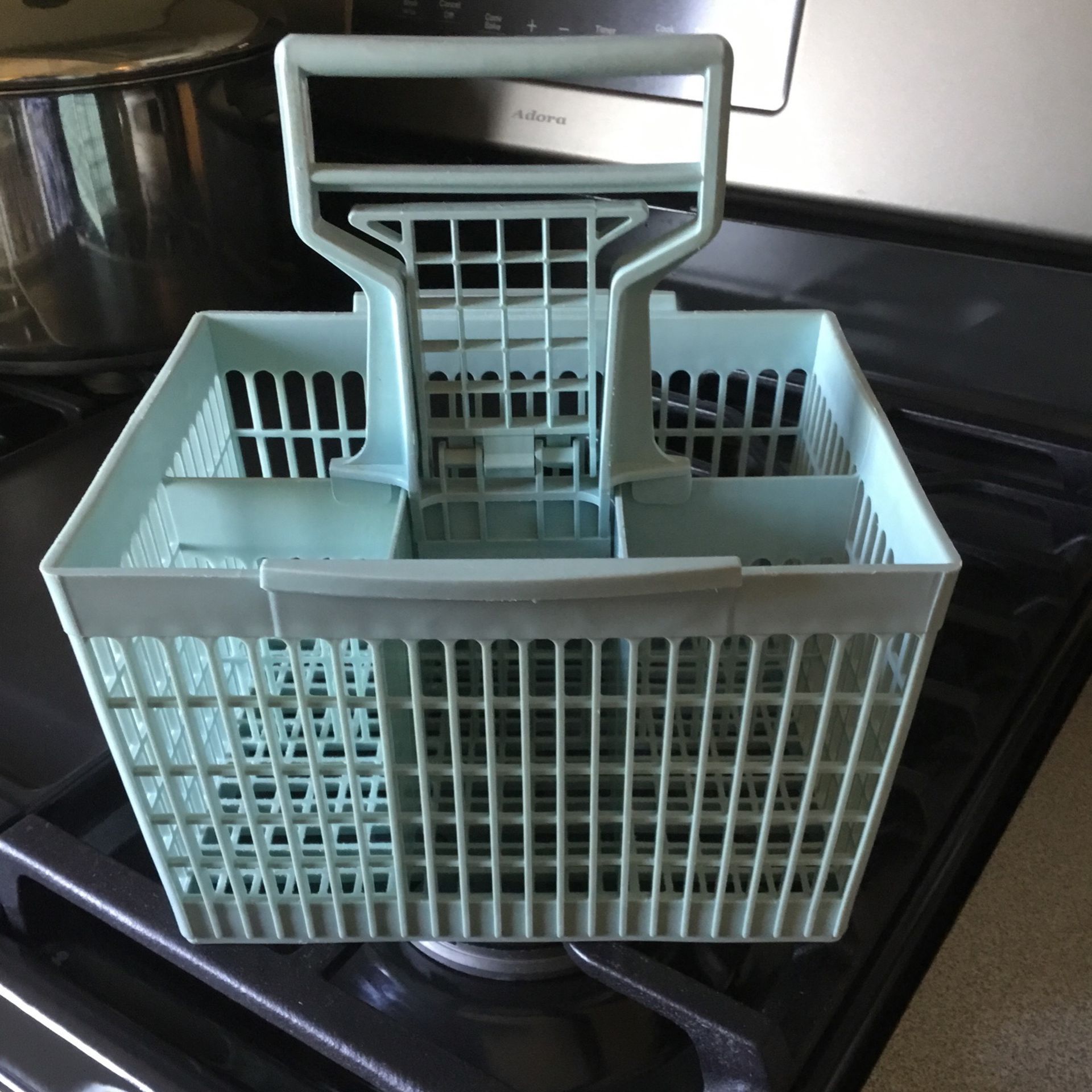 Universal dishwasher cutlery basket