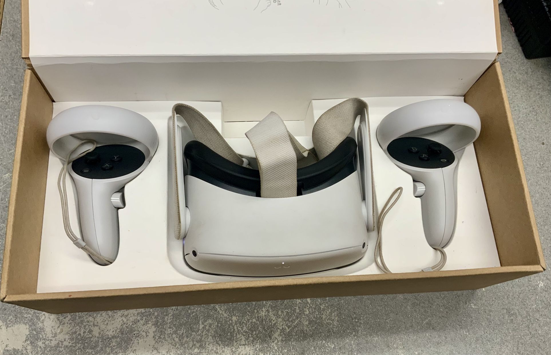 Meta Oculus Quest 2 128gb Memory Storage VR Virtual Reality Headset Joysticks Control Laser Sensor Wifi Bluetooth Apps Music Entertainment Internet