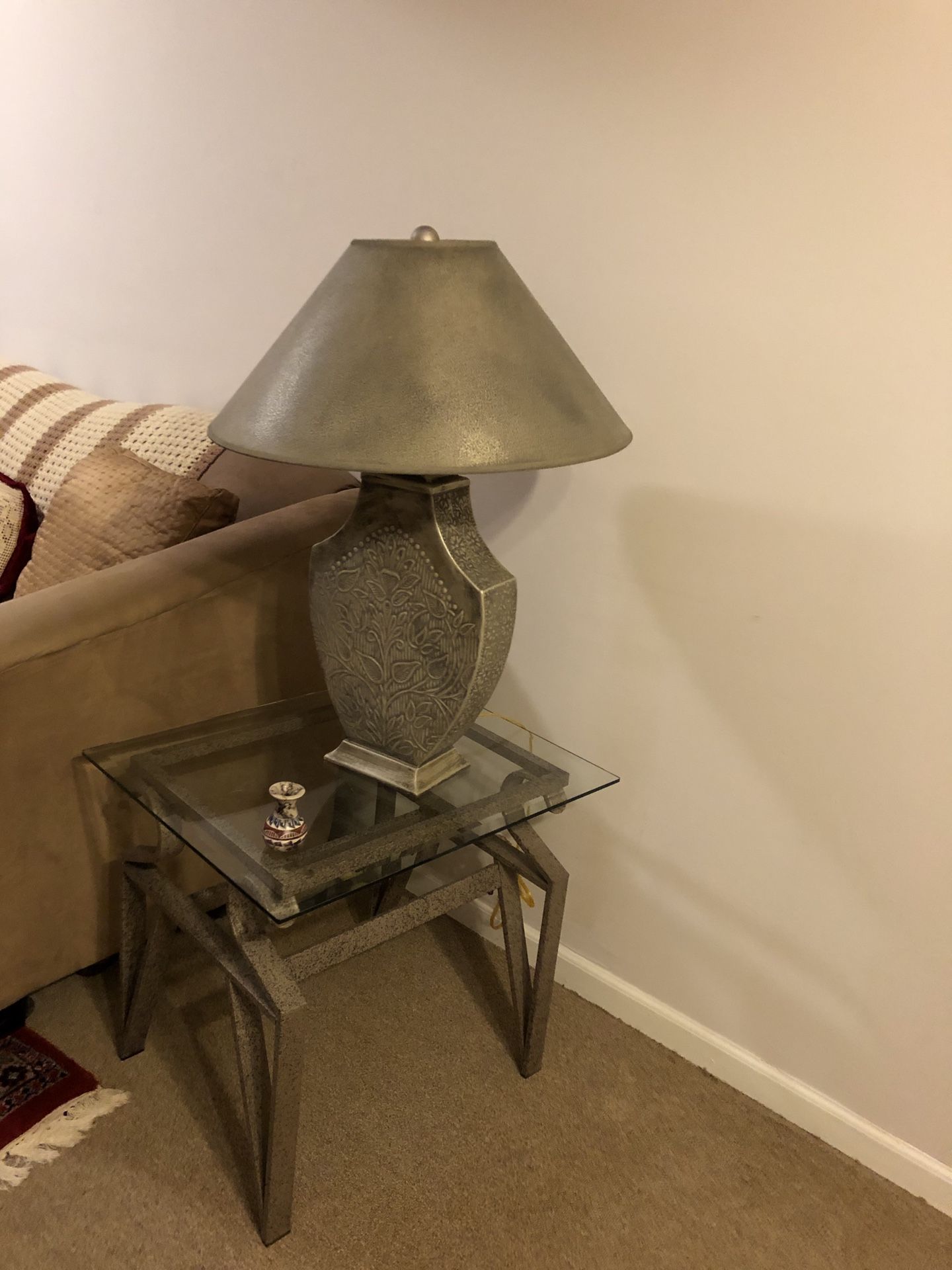 Lamp and coffee table set