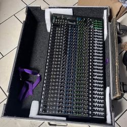 Mackie 30 Channel And Hard Case 