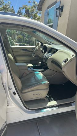 Must Sale 3rd row SUV