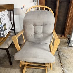 Chair With Foot Rest 