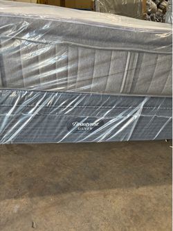NAME BRAND! King Pillowtop Mattress and box spring new in plastic free delivery in Atlanta