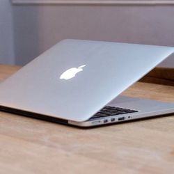 Retina MacBook Pro 13’ (2015) + Accessories