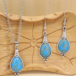 Faux Turquoise Matching Necklace & Earrings Set 
