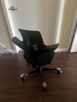 Ergonomic office chair similar to hag capisco