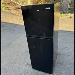 10 Cubic Household Refrigerator Fridge Freezer Great For Garage (I offer free local delivery)