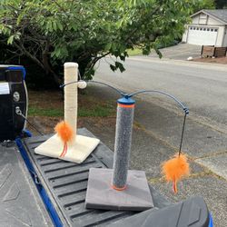 Cat Kitty Scratching Scratch Post Cat Kitty Tree Like New $20 Each