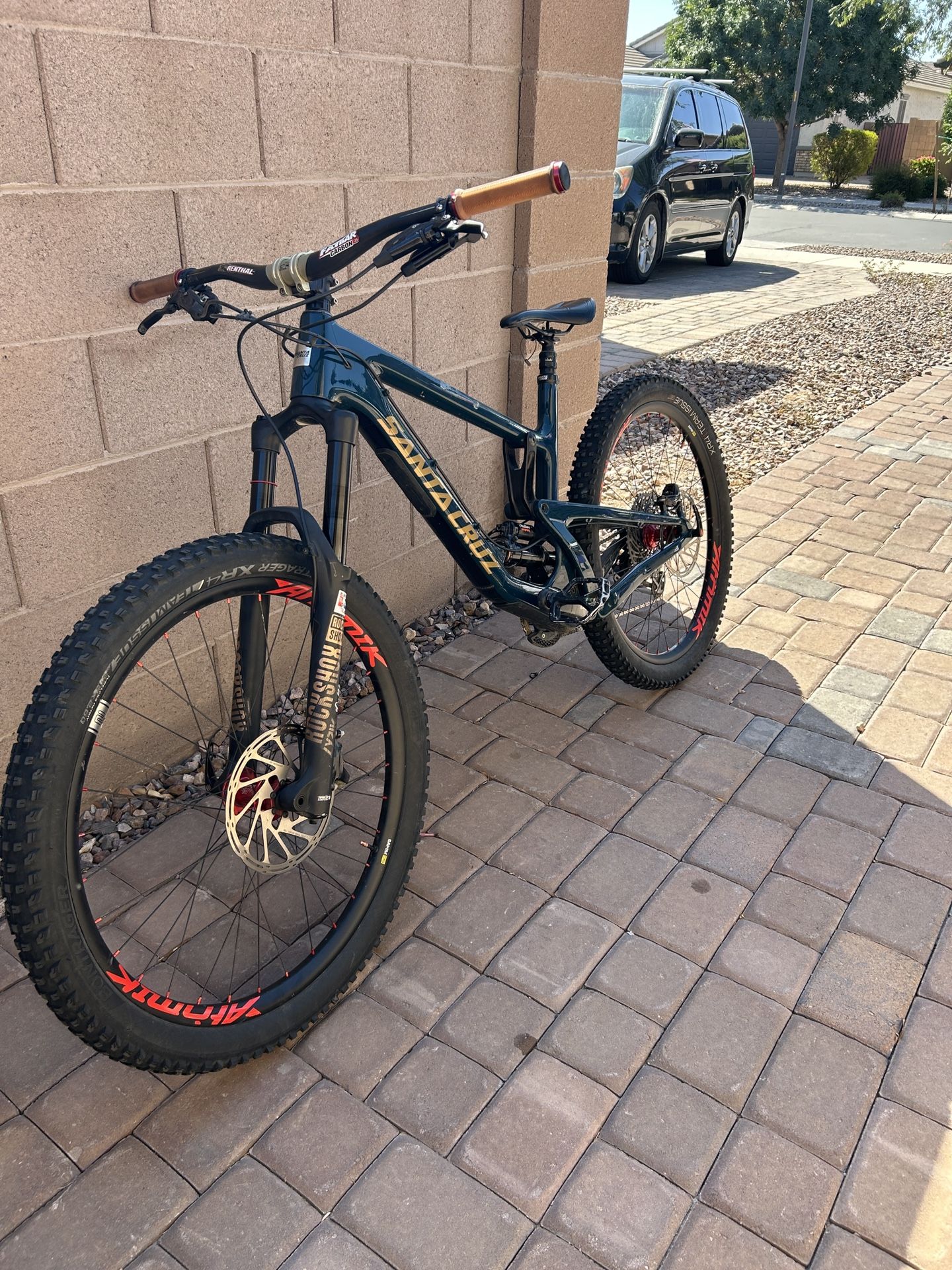 Santa Cruz Nomad Carbon