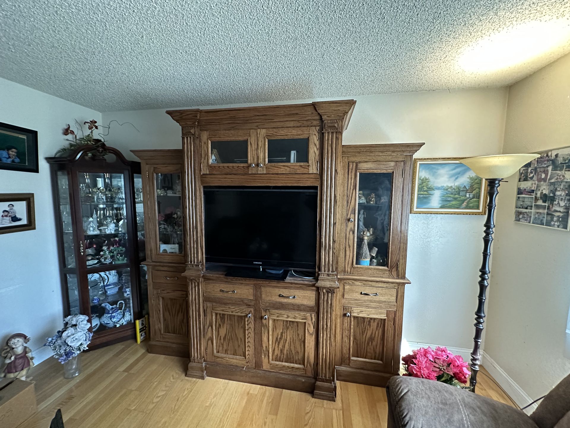 Tv w/ cabinet Entertainment center