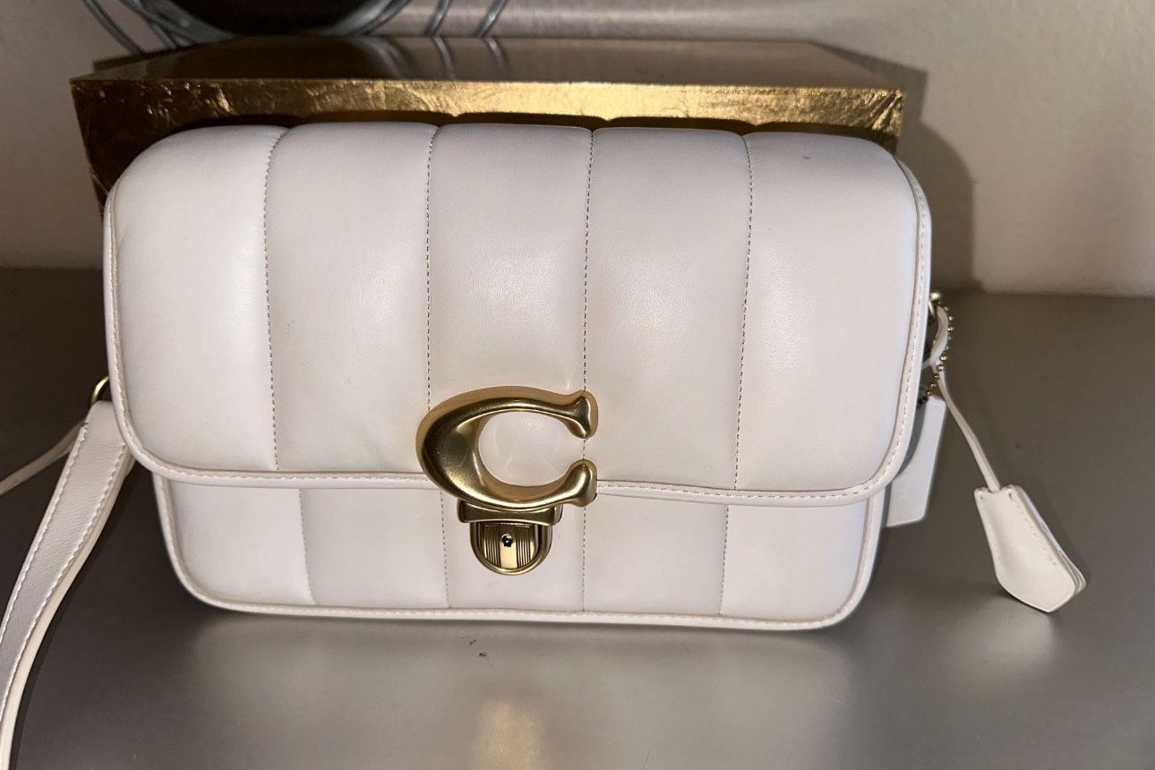 🤍 Coach Quilted Shoulder Bag – White – Original Price $795