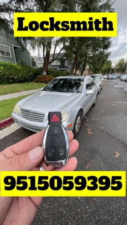 Car keys/llaves de autos/key fobs