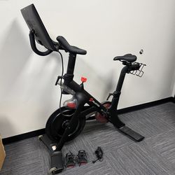 FS: Peloton Exercise Bike