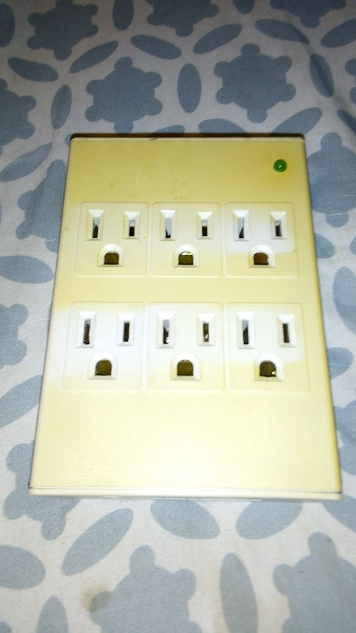 Six slot outlet