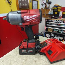 Milwaukee Impact Wrench With Battery And Charger 