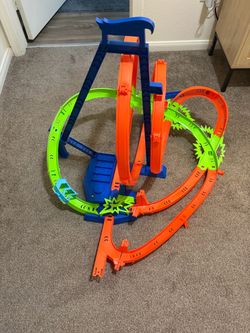 Hot Wheels Large Loop Track Set