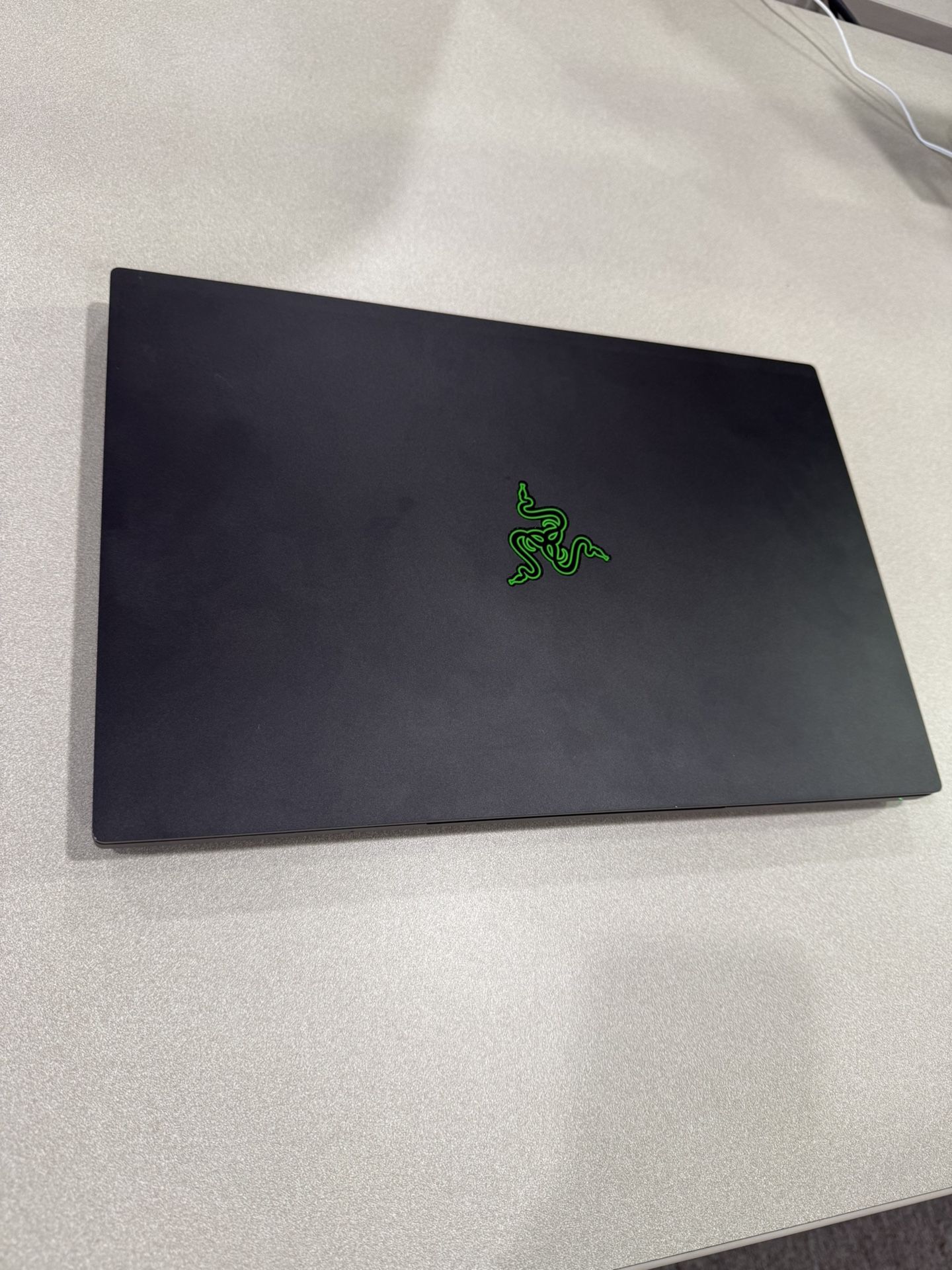 Razer Blade 15 Very Good Condition!Gaming 15.6” Laptop, 120Hz, i7-9750, NVIDIA GeForce RTX 2060, 512GB SSD, 16GB RAM, WIN 10