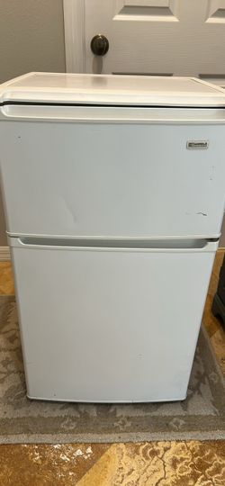 Dorm refrigerator