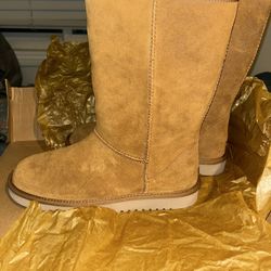 SALE TODAY ONLY! UGG Women’s Boots Size 9/10 New In Box