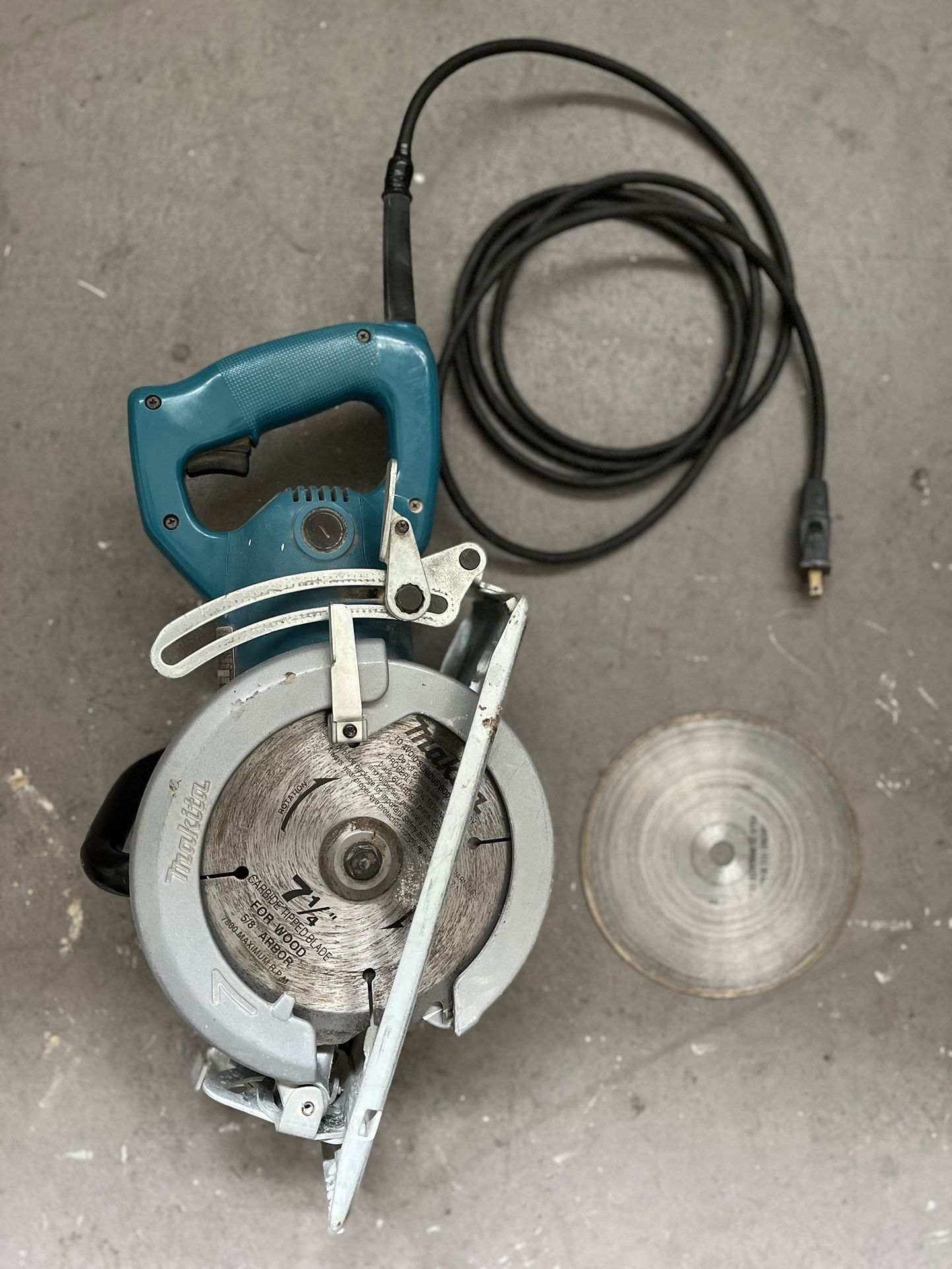 Makita Circular Saw 7 1/4” Will Extra Blade 