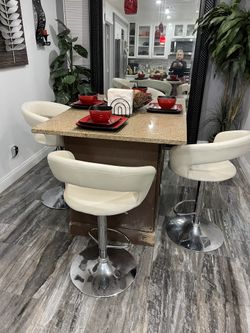 Costume Dining Table 