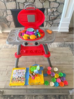Play-Doh Grill set and Mickey Mouse Play-Doh