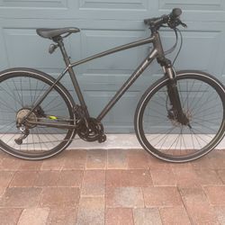 Specialized cross Trail, large frame hydraulic brakes 700 wheels hybrid
