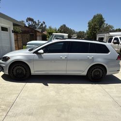 2018 Volkswagen Golf-SportWagen