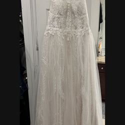 50% OFF!! $300 IVORY WEDDING DRESS SIZE 18 FROM DAVIDS BRIDAL 