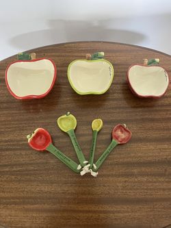 Pier 1 Measuring Cups & Measuring Spoons